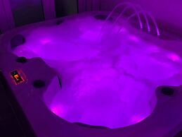 Perfect Couple Retreat To Unwind&relax With Hottub