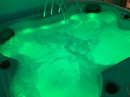 Perfect Couple Retreat To Unwind&relax With Hottub