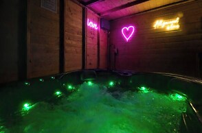 Get Away Home With Hot Tub Sleeps 4