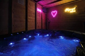 Get Away Home With Hot Tub Sleeps 4