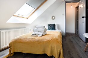 Family Holiday Home With Hot Tub Sleeps 8