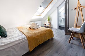 Family Holiday Home With Hot Tub Sleeps 8