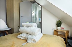 Family Holiday Home With Hot Tub Sleeps 8