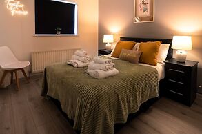 Family Holiday Home With Hot Tub Sleeps 8
