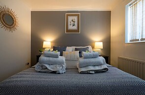 Family Holiday Home With Hot Tub Sleeps 8