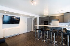 Get Away Home With Hot Tub Sleeps 7