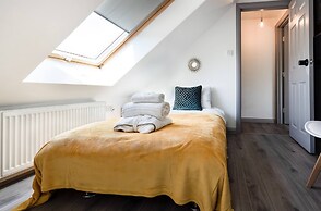 Get Away Home With Hot Tub Sleeps 7