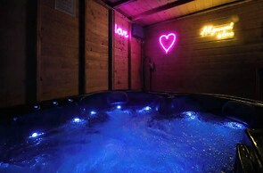Get Away Home With Hot Tub Sleeps 7