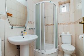 Spacious 4BR Beach House, Fantastic Sea Views