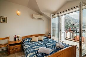 Spacious 4BR Beach House, Fantastic Sea Views