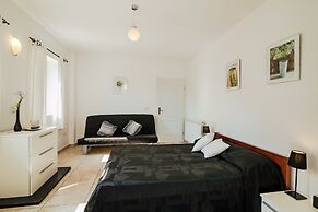 Spacious 4BR Beach House, Fantastic Sea Views