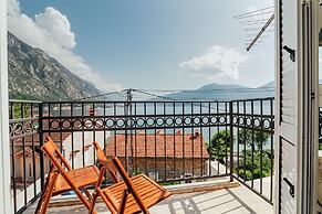 Spacious 4BR Beach House, Fantastic Sea Views