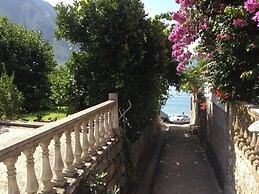 Spacious 4BR Beach House, Fantastic Sea Views