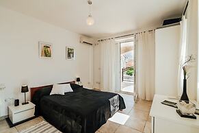 Spacious 4BR Beach House, Fantastic Sea Views