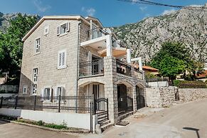 Spacious 4BR Beach House, Fantastic Sea Views