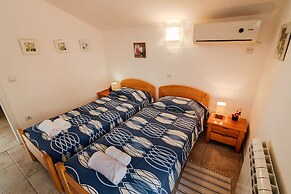 Spacious 4BR Beach House, Fantastic Sea Views