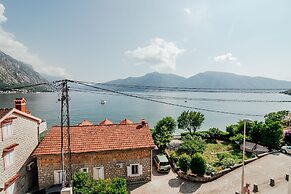 Spacious 4BR Beach House, Fantastic Sea Views