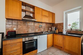 Spacious 4BR Beach House, Fantastic Sea Views