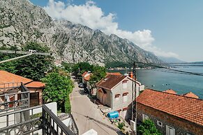 Spacious 4BR Beach House, Fantastic Sea Views