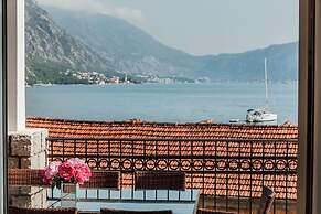 Spacious 4BR Beach House, Fantastic Sea Views