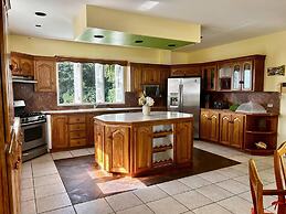 Luxury 5-bed Villa in Tobago The Big Yellow House