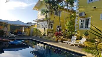 Luxury 5-bed Villa in Tobago The Big Yellow House