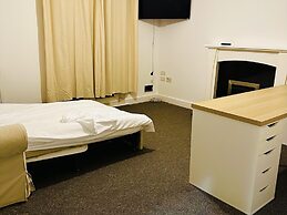 Stunning 5-bed House in Peterborough, Host 15 g