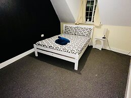 Stunning 5-bed House in Peterborough, Host 15 g