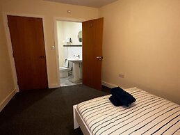 Stunning 5-bed House in Peterborough, Host 15 g