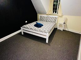 Stunning 5-bed House in Peterborough, Host 15 g