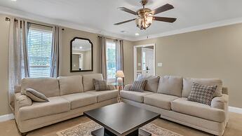 Leo Farm Villa - Beautiful Country Retreat 5 Bedroom Villa by RedAwnin