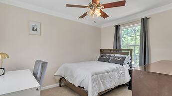 Leo Farm Villa - Beautiful Country Retreat 5 Bedroom Villa by RedAwnin