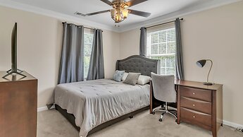 Leo Farm Villa - Beautiful Country Retreat 5 Bedroom Villa by RedAwnin