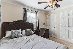 Leo Farm Villa - Beautiful Country Retreat 5 Bedroom Villa by RedAwnin