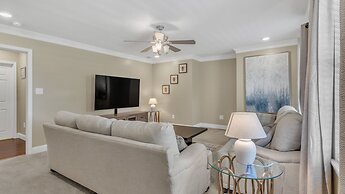 Leo Farm Villa - Beautiful Country Retreat 5 Bedroom Villa by RedAwnin