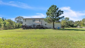 Leo Farm Villa - Beautiful Country Retreat 5 Bedroom Villa by RedAwnin