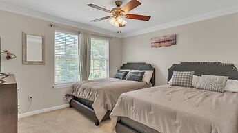 Leo Farm Villa - Beautiful Country Retreat 5 Bedroom Villa by RedAwnin