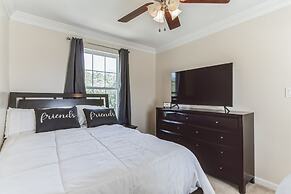 Leo Farm Villa - Beautiful Country Retreat 5 Bedroom Villa by RedAwnin