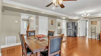 Leo Farm Villa - Beautiful Country Retreat 5 Bedroom Villa by RedAwnin