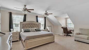 Leo Farm Villa - Beautiful Country Retreat 5 Bedroom Villa by RedAwnin