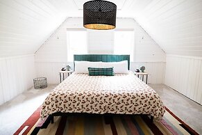 87sl - Starlink - Sauna - Pets Ok - Sleeps 8 2 Bedroom Cabin by RedAwn