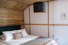 87sl - Starlink - Sauna - Pets Ok - Sleeps 8 2 Bedroom Cabin by RedAwn
