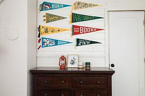 87sl - Starlink - Sauna - Pets Ok - Sleeps 8 2 Bedroom Cabin by RedAwn