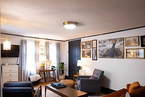 Charming Historic Lake's Region Retreat