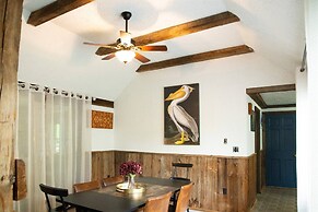 Charming Historic Lake's Region Retreat