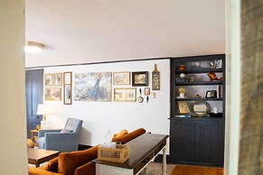 Charming Historic Lake's Region Retreat