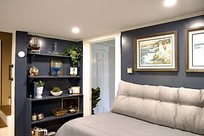 Charming Historic Lake's Region Retreat