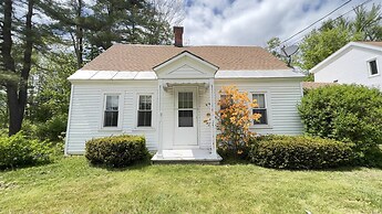 Charming Historic Lake's Region Retreat