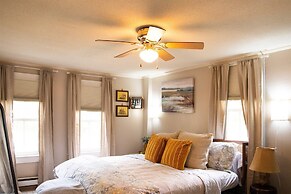 Charming Historic Lake's Region Retreat