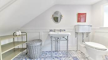 Host Stay Peacock House